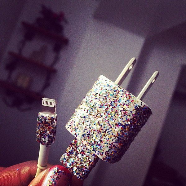 Use Different Colors of Nail Polish to Decorate Phone Chargers 
