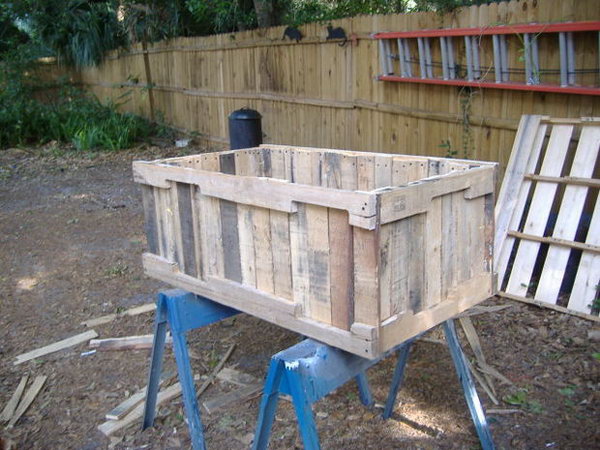 Planter From Pallets Without Having To Pull Out Each Nail 