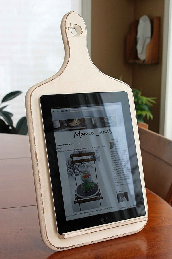 Turn An Old Cutting Board Into A Tablet Holder 