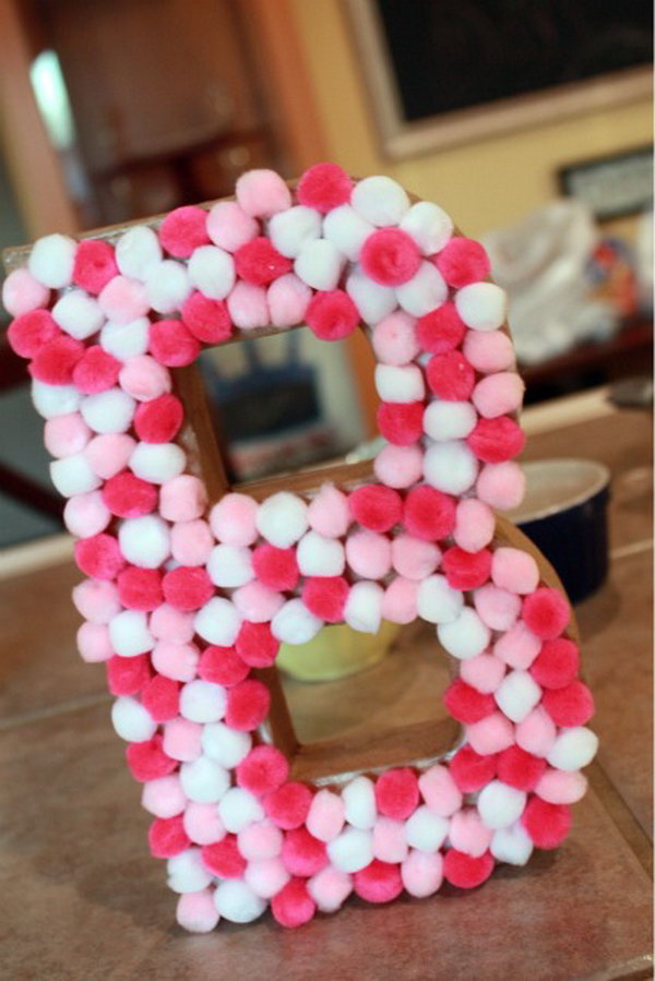 DIY Pom Pom Letter. 