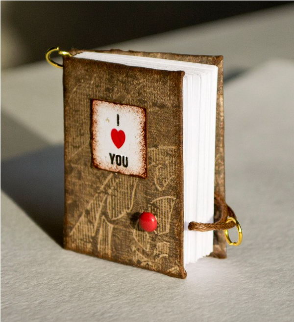 Maniature books that are telling your love story 