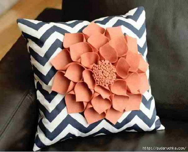 DIY Decorative Felt Flower Pillow 