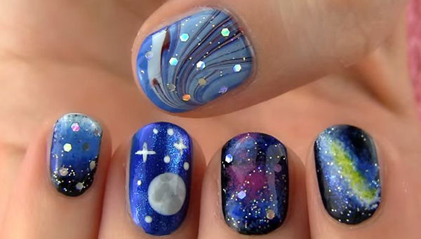 Galaxy and Full Moon Nail Art. Get the tutorial 