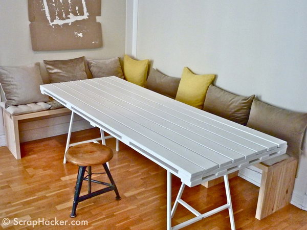DIY Pallet Dining Table.  See the tutorial 