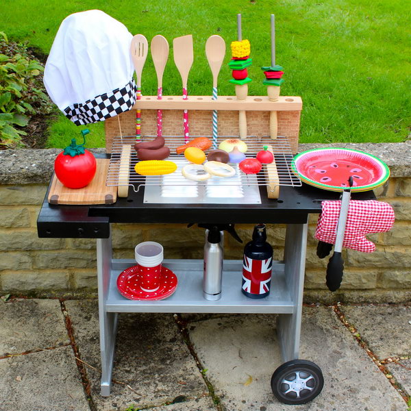 DIY Play Kitchen Perfect for BBQ. See the step by step tutorial 