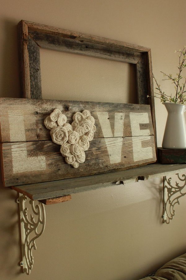DIY Fence Wood LOVE Sign. Check out the tutorial 