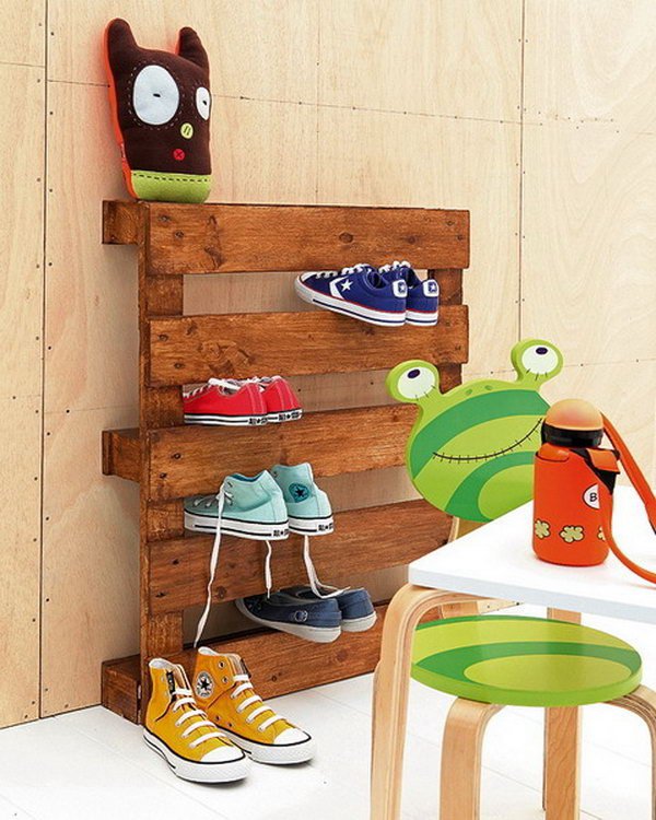 Wooden Pallet Upcycled into Shoe Storage. 