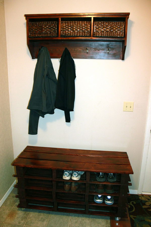 DIY Pallet Shoe Storage Bench. 