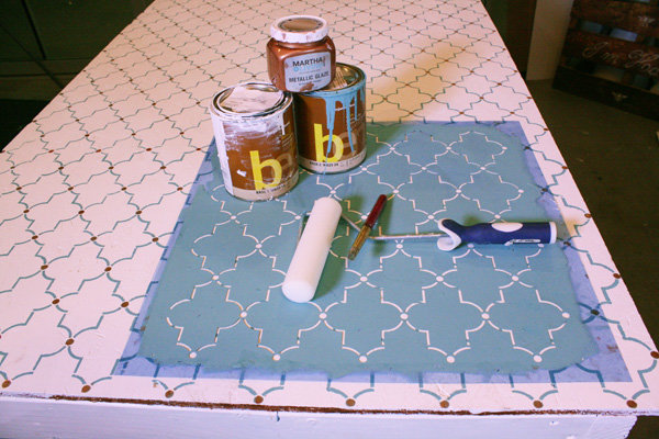 How To Stencil A Table 