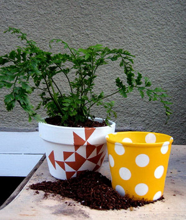 Stenciled Flower Pots. Get the tutorial 
