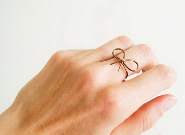 Wire Bow Ring. Get the tutorial 