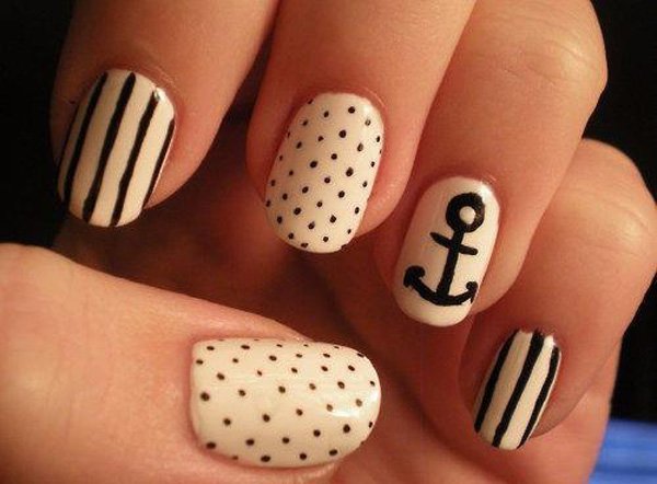 Black and White Anchor Nail Art. 