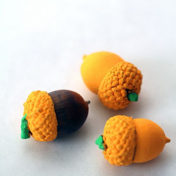DIY Little Pumpkins from Acorns. 
