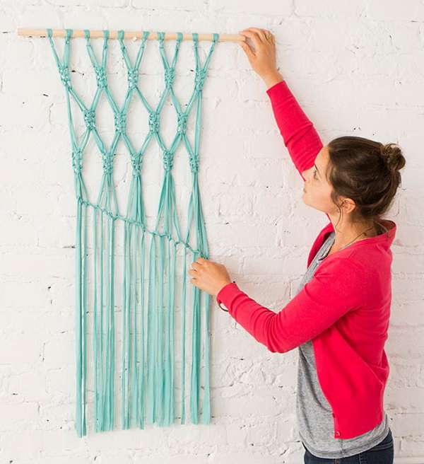 Gorgeous Macrame Wall Hanging. Get the tutorial 