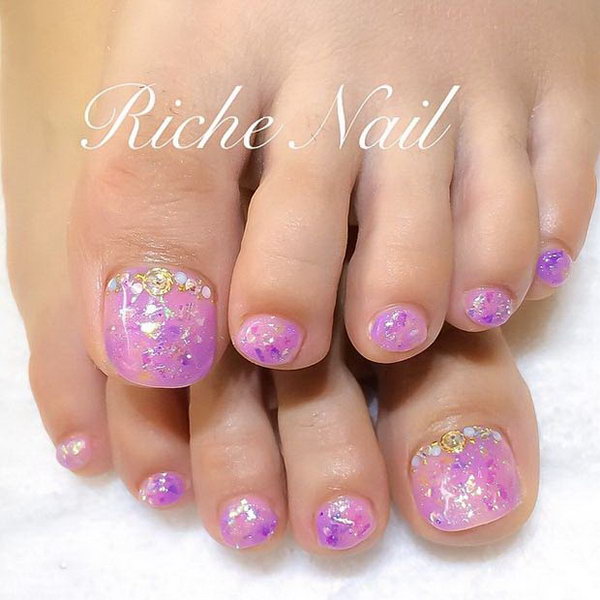 Purple Giltter Toe Nail Design. 