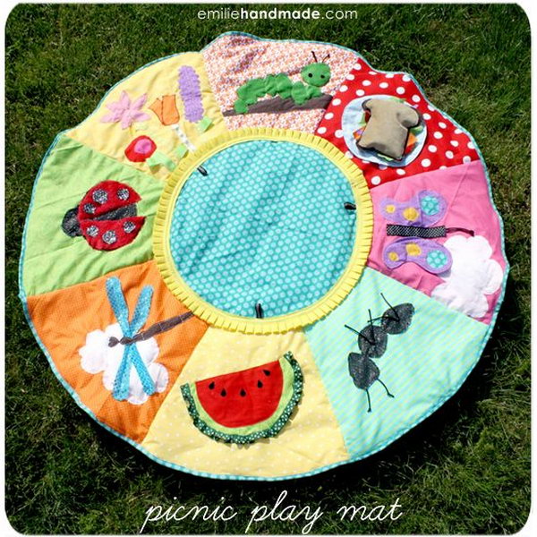 DIY Picnic Baby Playmat. Fun DIY exploration baby playmat with circle quilt free sewing pattern! It's just so cute! 