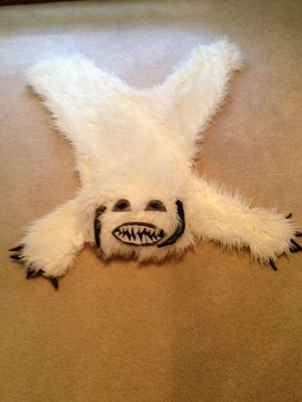 DIY Wampa Rug For Star Wars Room. Learn how to make one yourself 