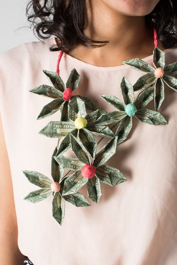 Easy DIY Money Necklace Made from Origami Flowers. 