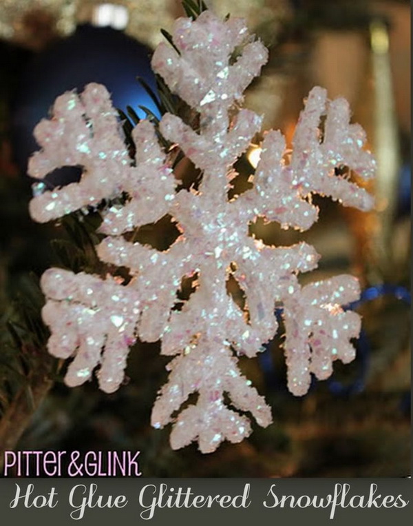 DIY Hot Glue Glittered Snowflake Ornaments . 