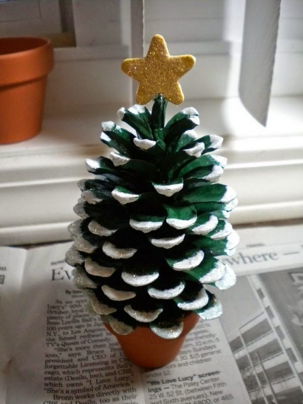 Pinecone Christmas Tree 