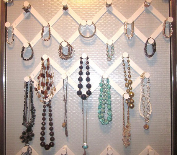 Accordion Hooks for Jewelry Organizing. 