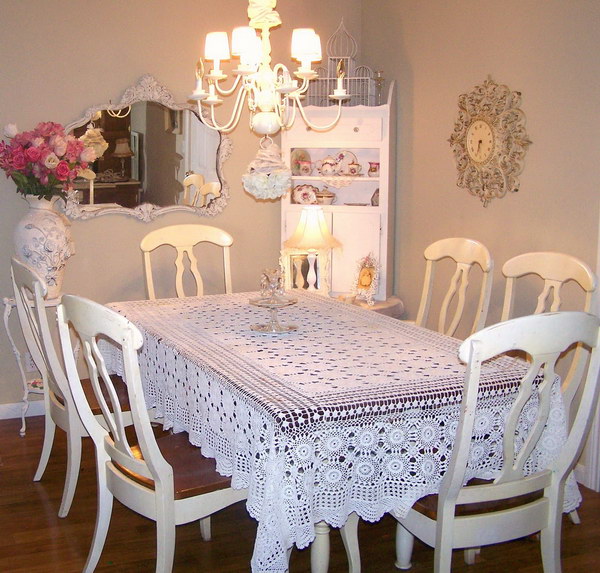 Chic Dining Room With White Chic Table Cloth. 