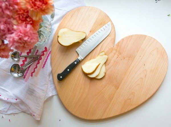 Heart Cutting Board. A heart shaped cutting board will be a perfect Mother's Day gift as a thank you for all those meals Mom made you. Check out the tutorial 