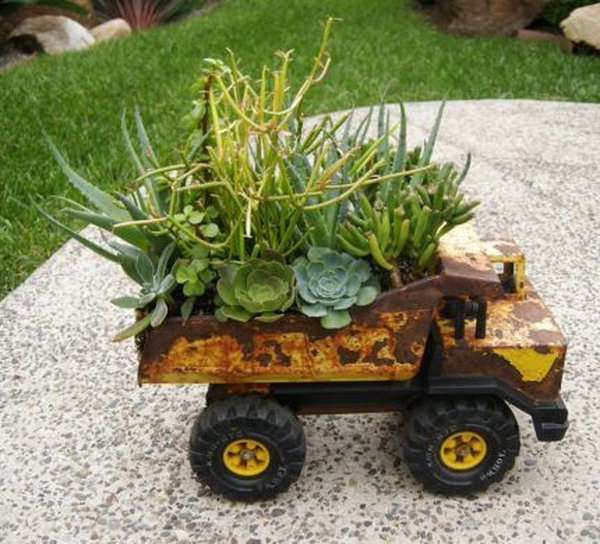 Toy Truck Planters. Get the tutorial 