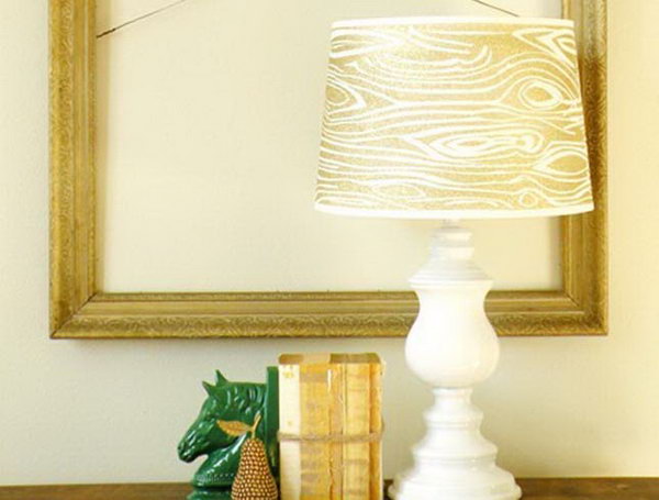 Woodgrain Glitter Lampshade. Check out the steps 