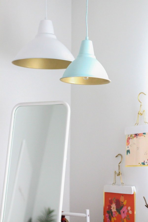 DIY Pendant Lamps with Shades of Gold. Get the tutorial 