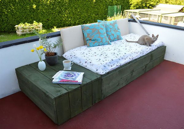 Patio Day Bed. Get the tutorial 