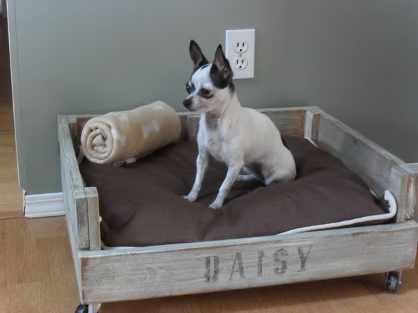 DIY Pallet Dog Bed. 