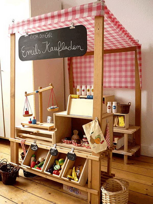 DIY Pallet Kid Grocery Store. 