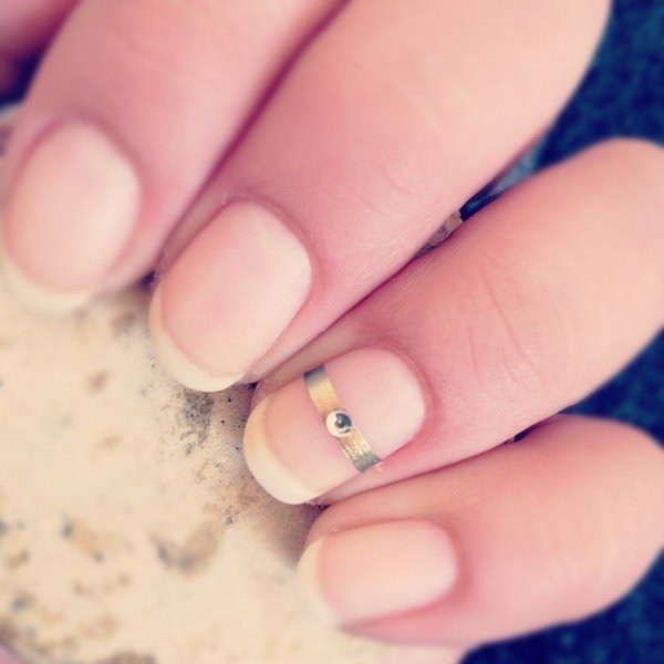 Simple Ring Accent Nail. 