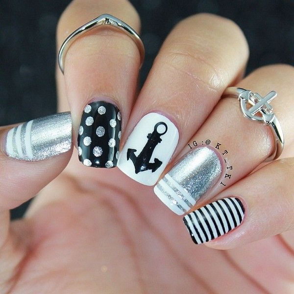 Black and White Anchor Nails. 