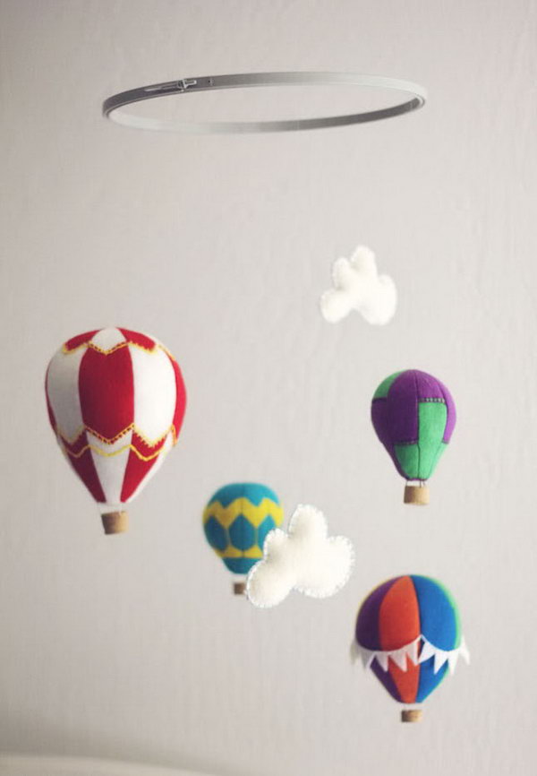 Felt Hot Air Balloon Mobile. Check out the tutorial 