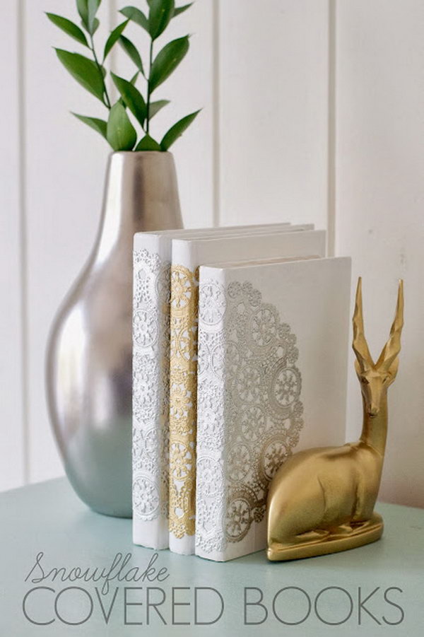 DIY Snowflake Books. Love this elegant look. They make for great neat gift ideas. Get started with the tutorial 