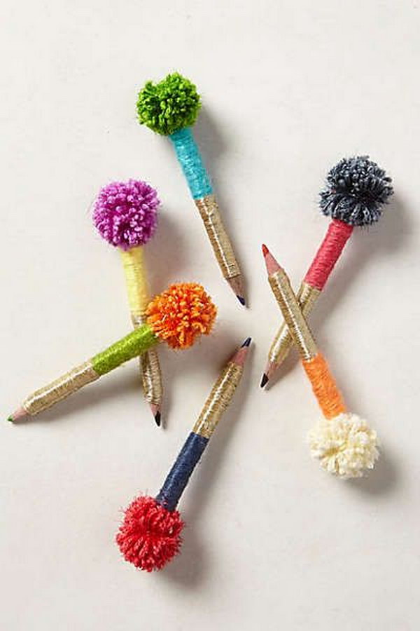 Pom Pom Pens. How fun and colorful are these pom pom pens! This awesome pom pom DIY pen must be your new favorite one. Learn how to make one for yourself with the tutorial 