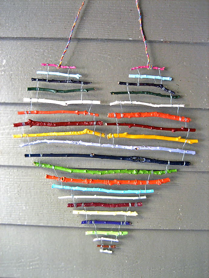 Rainbow Stick Heart. So fun and easy rainbow stick heart for a sweet home decoration. Tutorial via 