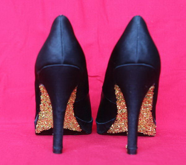 DIY Sparkle Glitter Heels. Get the tutorial 