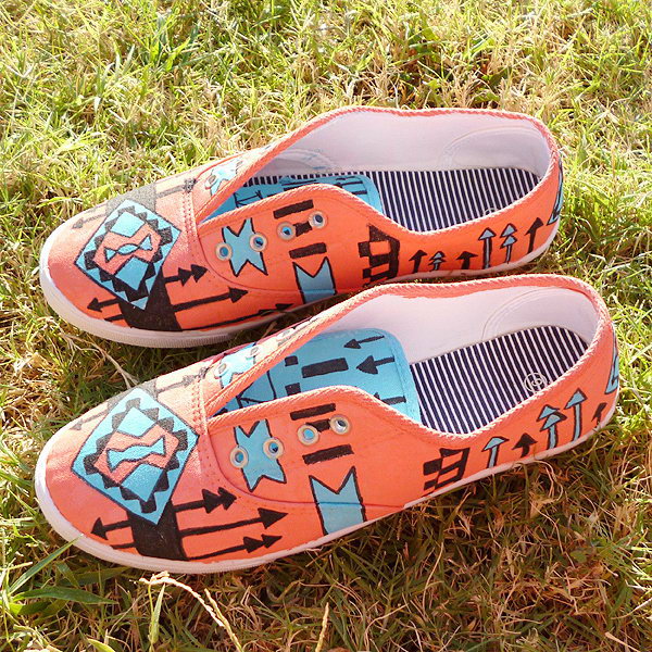 Tribal Tennies Shoes DIY. Get the directions 