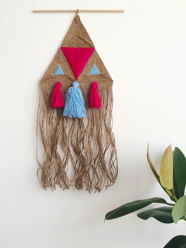 Rustic  Wall Hanging Made out of Jute Twine and Yarn.Learn to make these very simple wall hanging. Perfect for those without a lot of time on their hands!  Tutorial via 