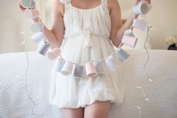 DIY Dixie Cup Garland. Get the steps 