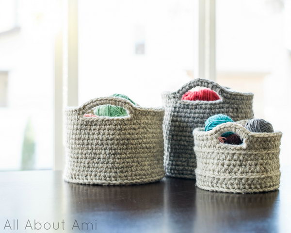 Chunky Crocheted Baskets. Beginner's crochet project. Make gorgeous chunky crocheted baskets for storage and organization. 