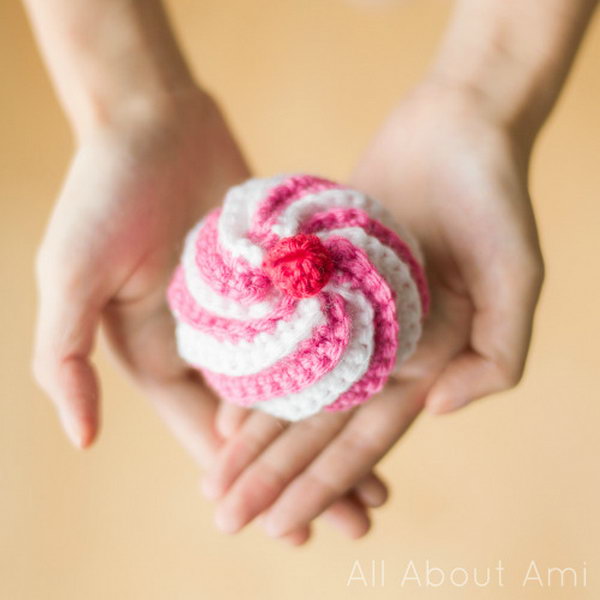 Cute Crocheted Swirly Cupcake. Easy, Cute, and playful! This crocheted swirly cupcake is perfect for pretend play or as a pin cushion! 