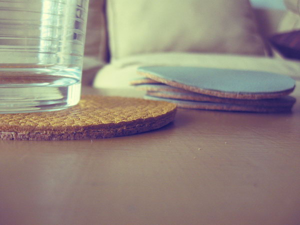 DIY Leather and Cork Coasters. Get the tutorial 