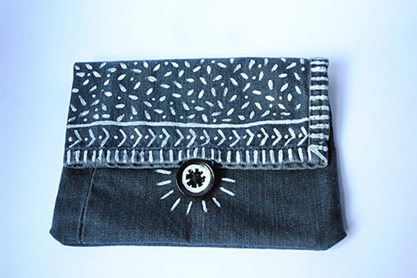 Recycled Denim Pouch. Get the steps 