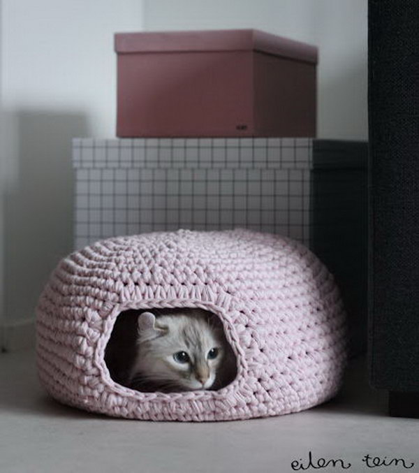 DIY Crochet Cat Bed. 