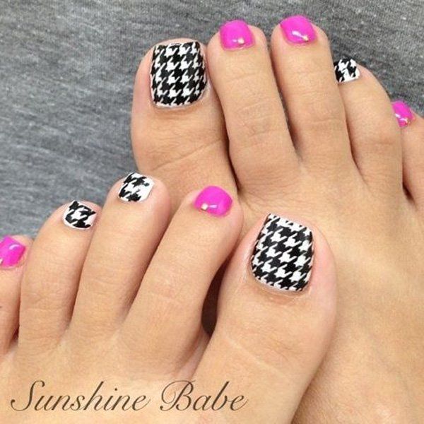 Black and White Checkered Shape Toe Nail Design. 