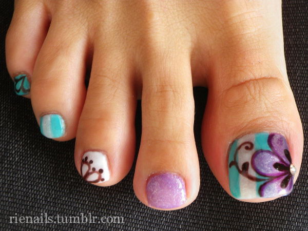 Flower and Swirl Toe Nails. 